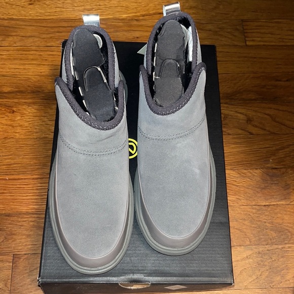 Cole Haan Women’s Zerogrand Bootie Ankle boot. Size 6. Charcoal grey suede. - Picture 2 of 9